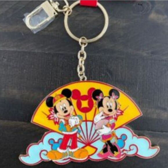 NEW DISNEY PARKS KEYCHAIN CHINESE LUNAR NEW YEAR REVERSIBLE MICKEY MINNIE - Picture 1 of 16